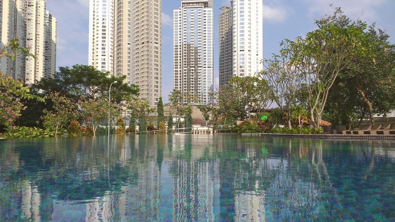 Studio Walking Distance To Mall Apartemen